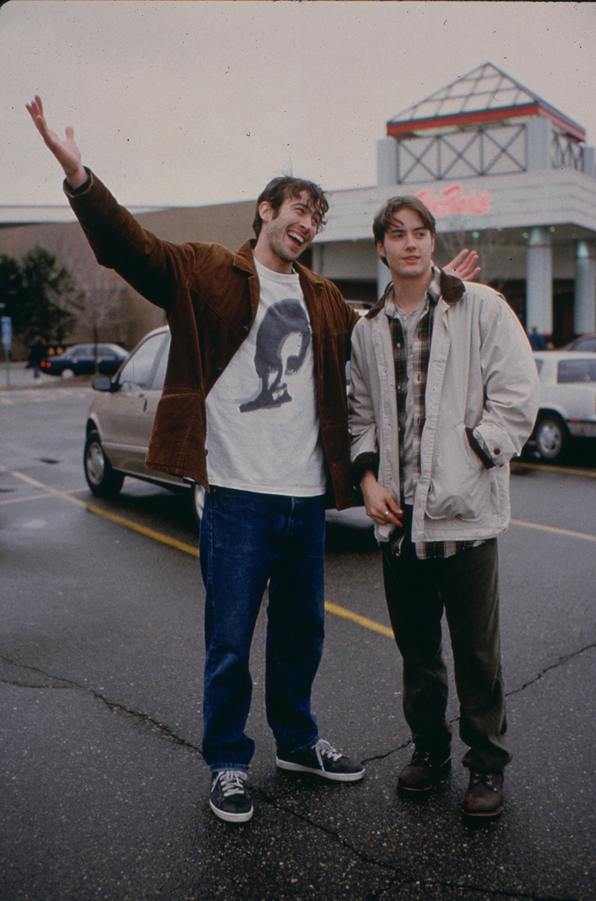 Jason Lee as 'Brodie' and Jeremy London as '. Quint' | Mallrats Movie |  Focus Features